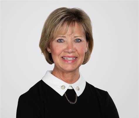 Lori Knutson Headshot