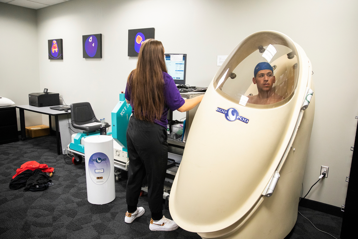 Two students in the HES lab 