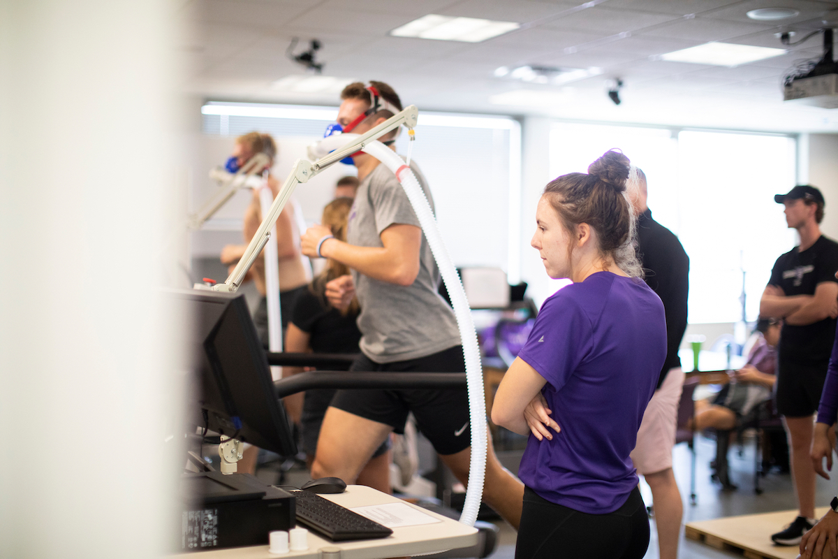 Students uses HES machines while running