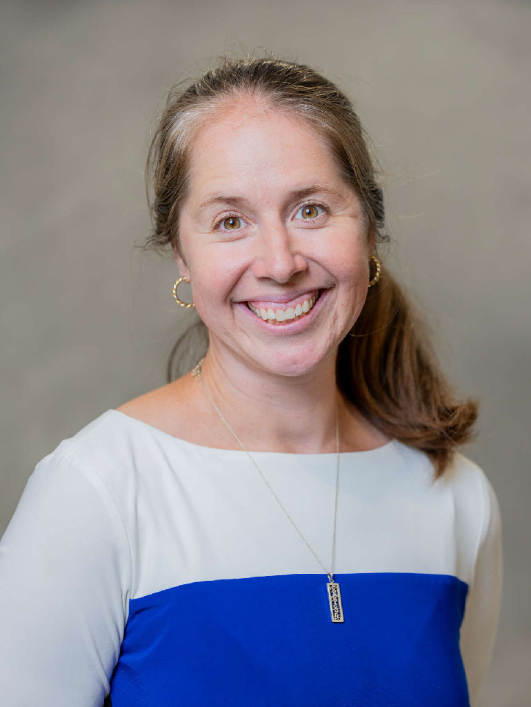 Deanna Tollefson headshot