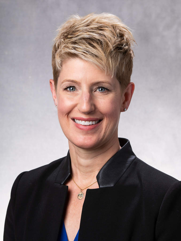 Lesley Scibora Headshot