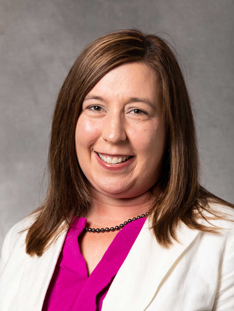 Lindsay Schipper headshot