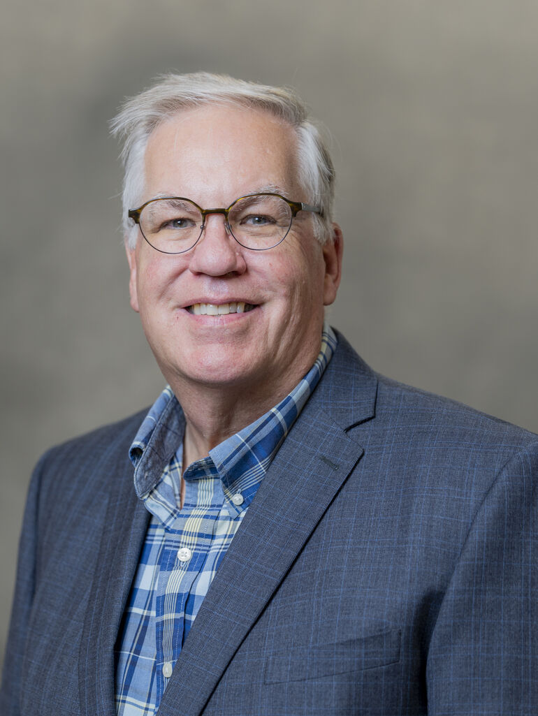  Neil MacNaughton
