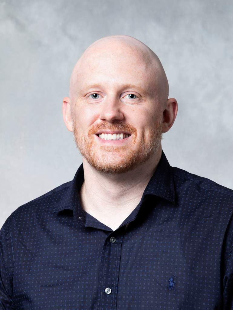Roberto Aspholm Headshot