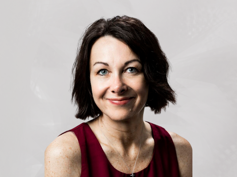 Amy Hedman-Robertson Headshot