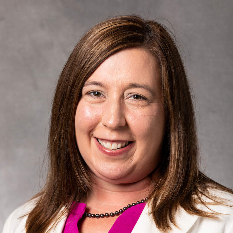 Dr. Lindsay Schipper headshot